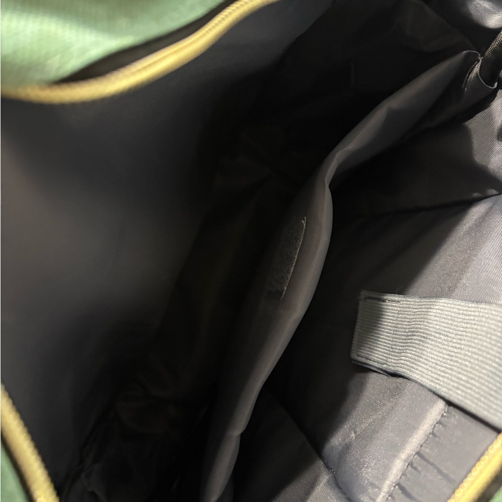 Ronyes Men's Green and Brown trim Backpack laptop plug in - Picture 6 of 11